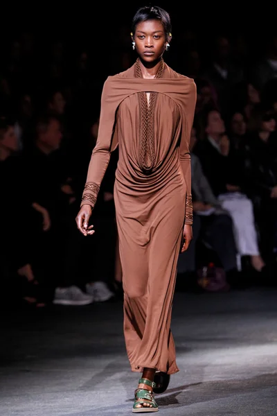 Look 18